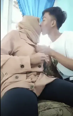 Gadis Desa Di Tinggal Ibu Nya Ke Pasar Malah Asik Dengan Gunung Nya Yang Masih Mulus